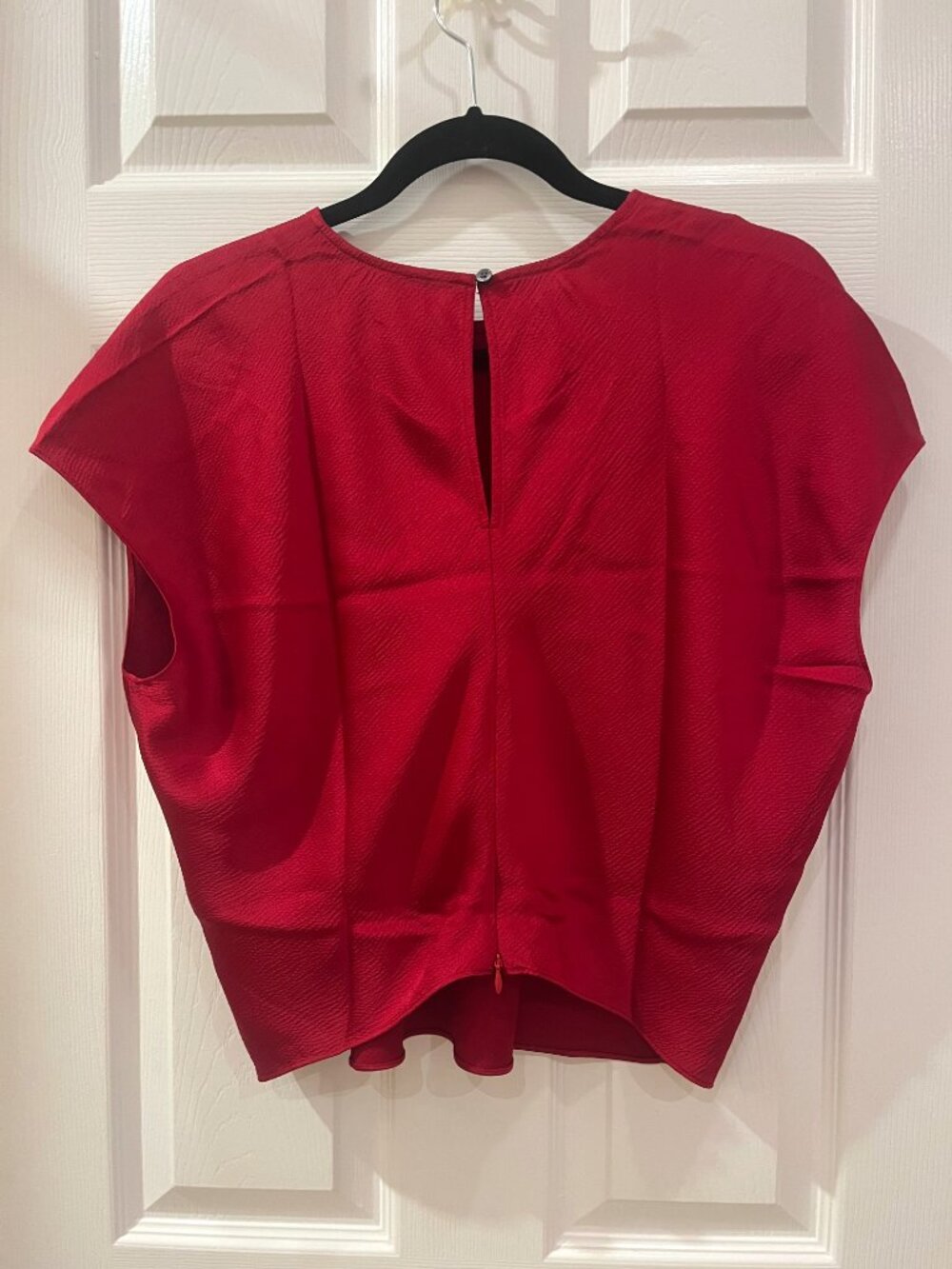 NWT Red Cap Sleeve Crew Neck Keyhole Back Cropped Textured Satin Blouse - Picture 8 of 10